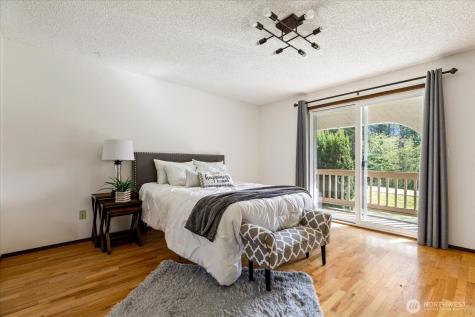 987 E Crescent Harbor Road Oak Harbor WA 98277