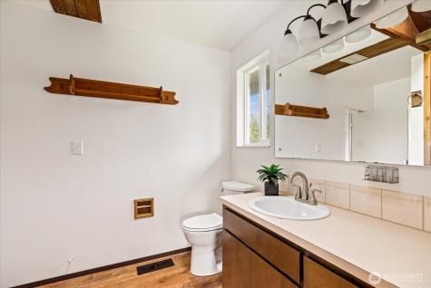987 E Crescent Harbor Road Oak Harbor WA 98277