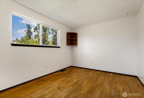 987 E Crescent Harbor Road Oak Harbor WA 98277