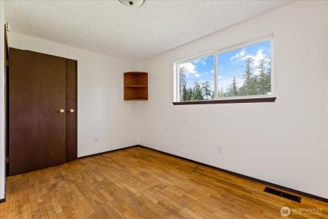 987 E Crescent Harbor Road Oak Harbor WA 98277