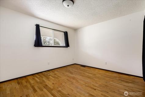 987 E Crescent Harbor Road Oak Harbor WA 98277