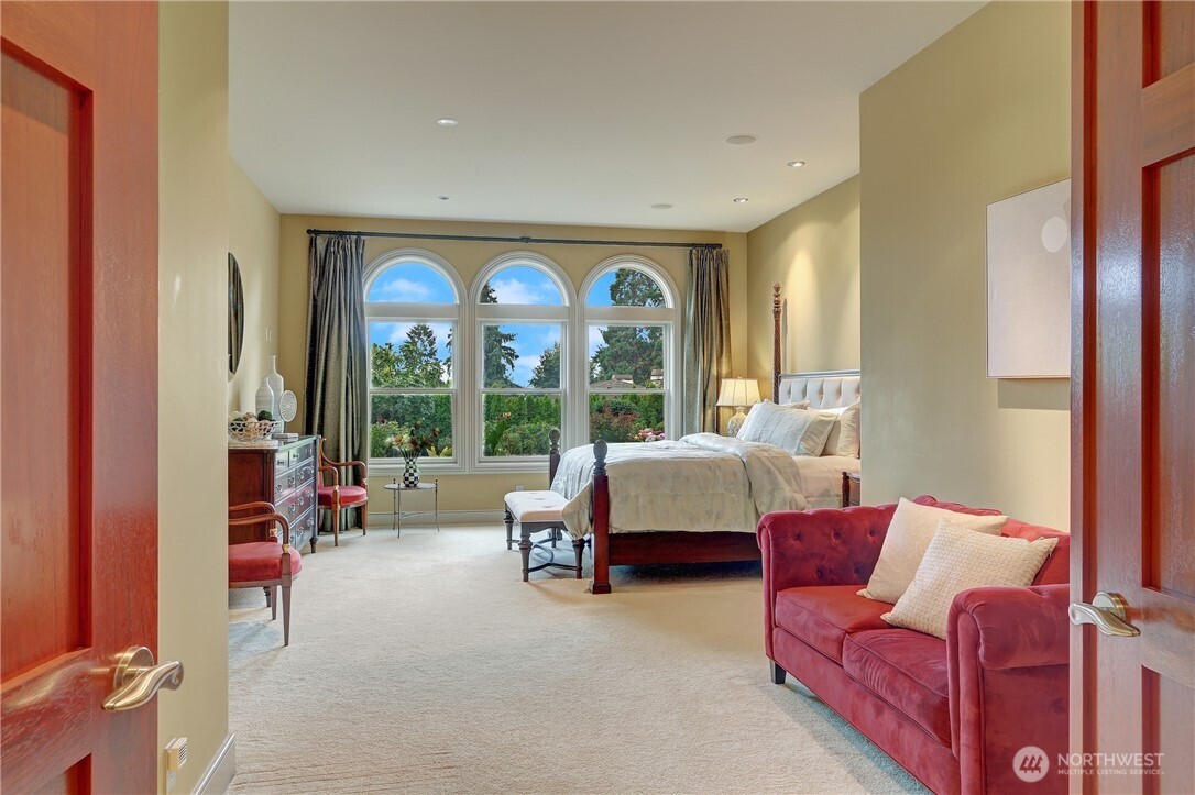 1055 91st Avenue NE Bellevue WA 98004