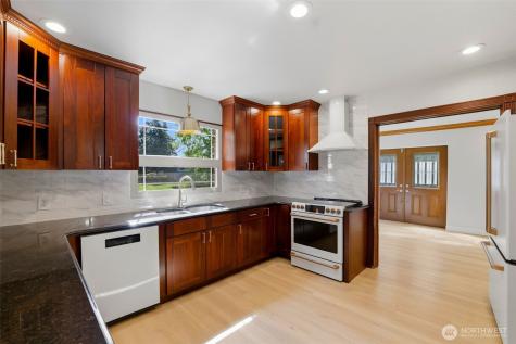 6722 River Road E Puyallup WA 98371