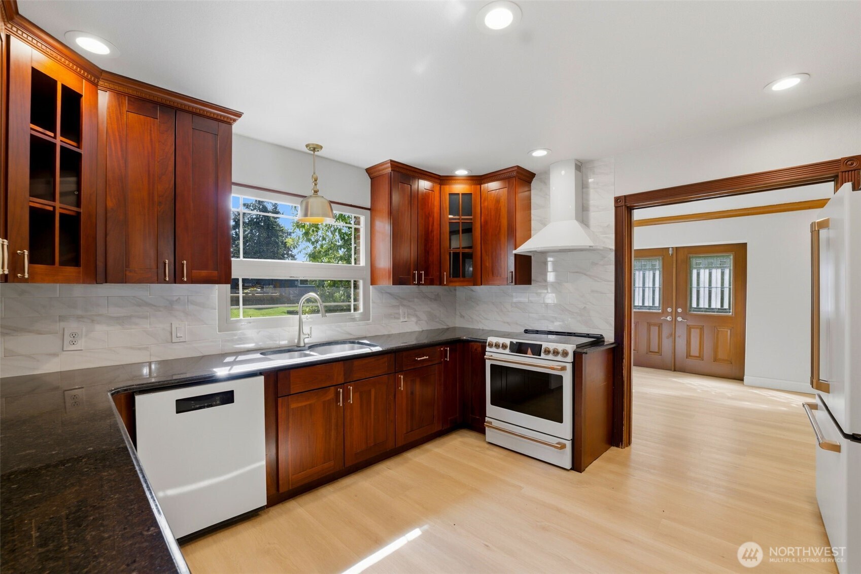6722 River Road E Puyallup WA 98371