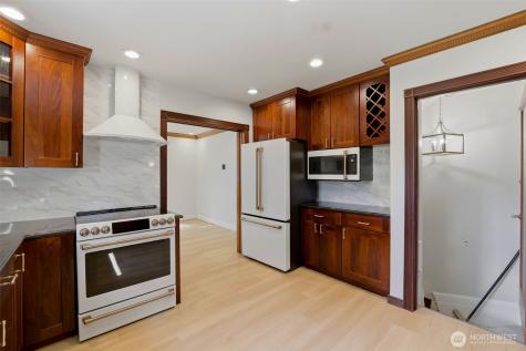 6722 River Road E Puyallup WA 98371