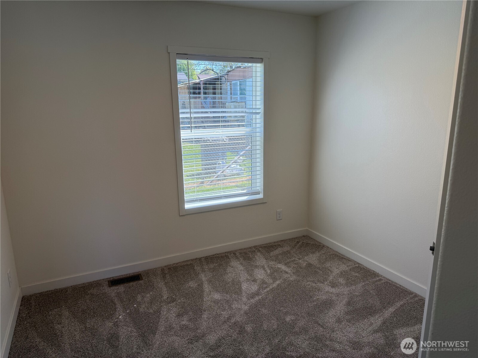 402 Maple Avenue Sunnyside WA 98944