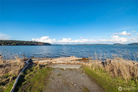 710 E Bay Front Lane Oak Harbor WA 98277