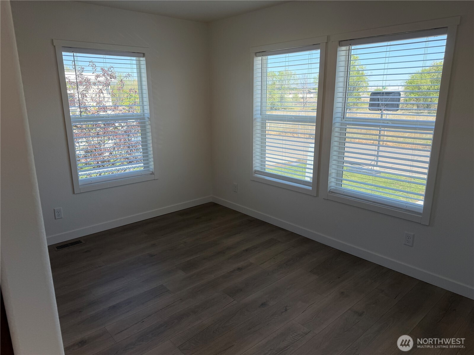 205 Pleasant Avenue Grandview WA 98930