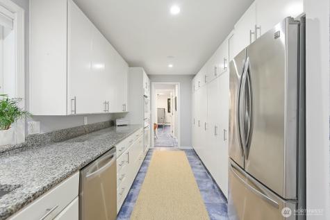19563 38th Avenue NE Lake Forest Park WA 98155