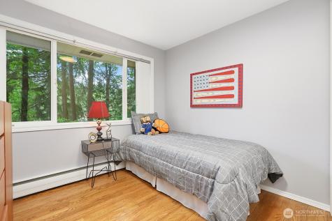 19563 38th Avenue NE Lake Forest Park WA 98155