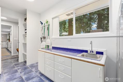 19563 38th Avenue NE Lake Forest Park WA 98155