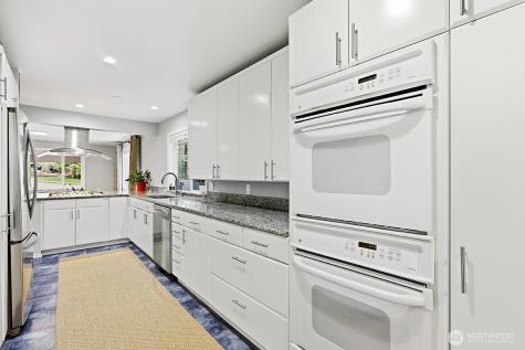 19563 38th Avenue NE Lake Forest Park WA 98155