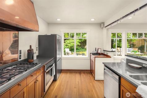 6054 29th Avenue NE Seattle WA 98115