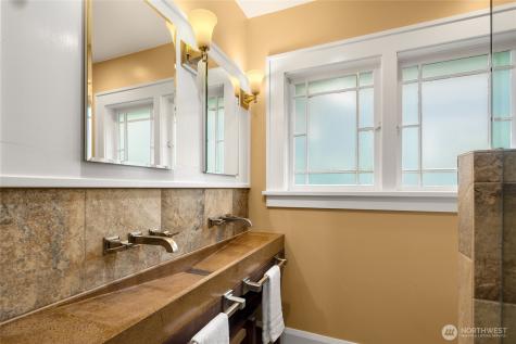 1018 NE 62nd Street Seattle WA 98115