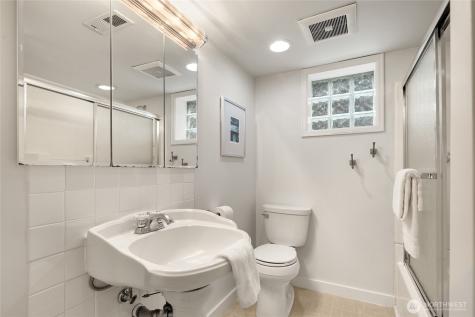 1018 NE 62nd Street Seattle WA 98115