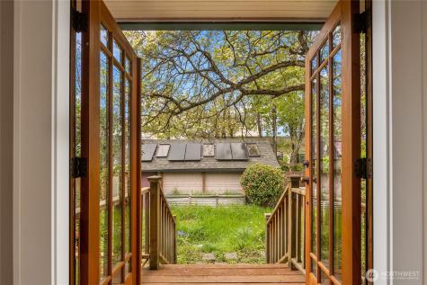 1018 NE 62nd Street Seattle WA 98115