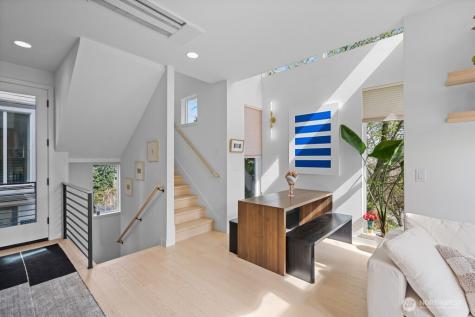 712 W Bertona Street Seattle WA 98119