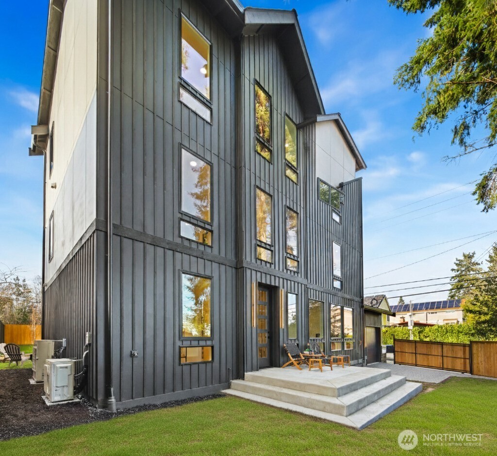 7358 33rd Avenue NE Seattle WA 98115