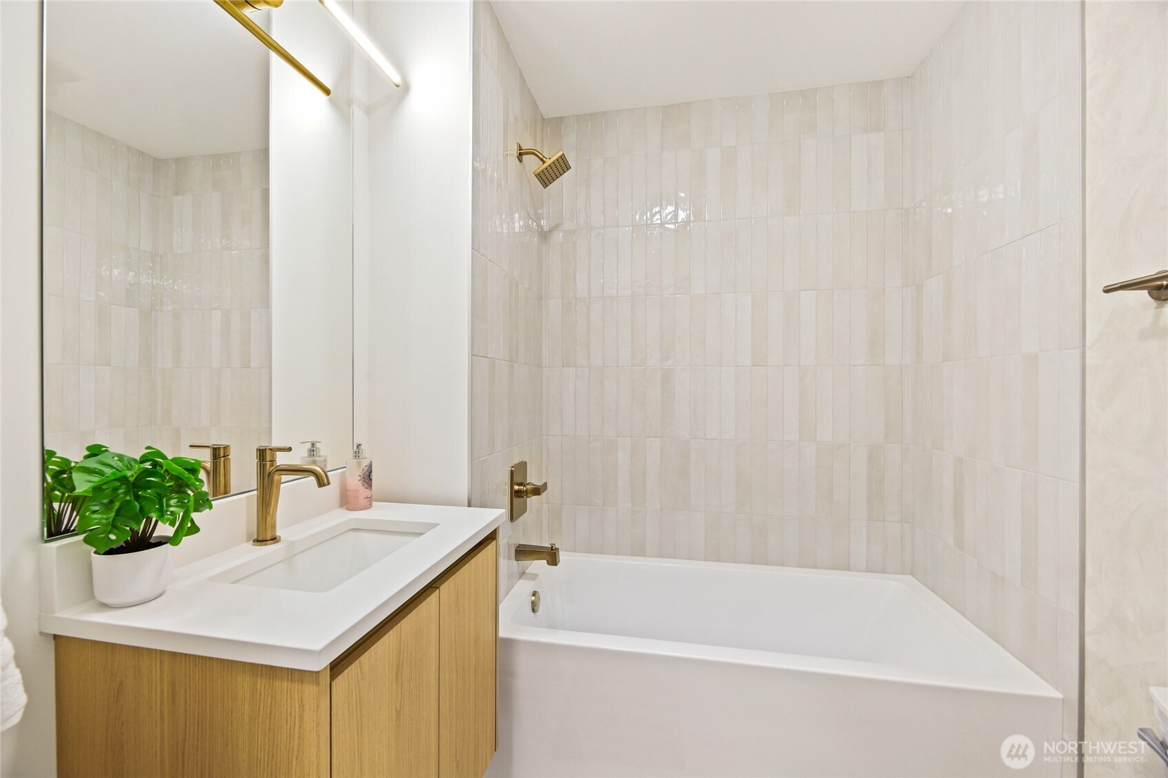 7358 33rd Avenue NE Seattle WA 98115