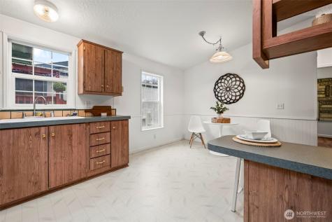 998 Mahogany Lane NW Bremerton WA 98383