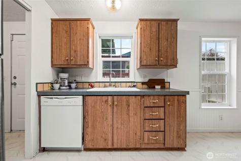 998 Mahogany Lane NW Bremerton WA 98383
