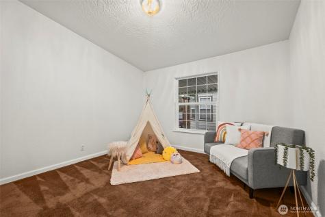 998 Mahogany Lane NW Bremerton WA 98383