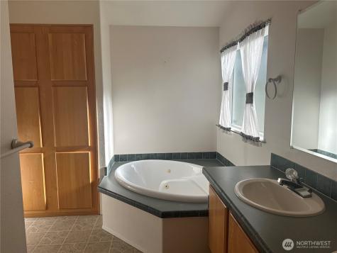 5400 Meeker Kalama WA 98625