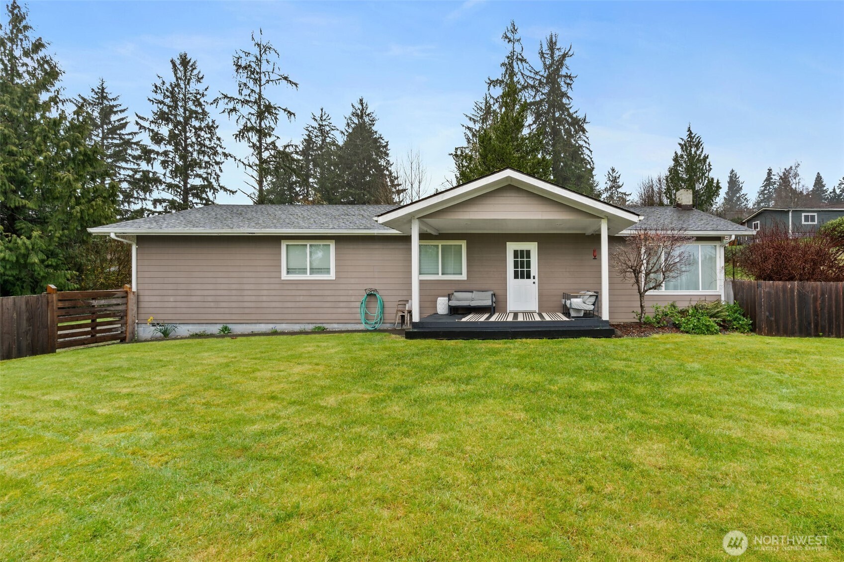 1346 W Third Street South Bend WA 98586
