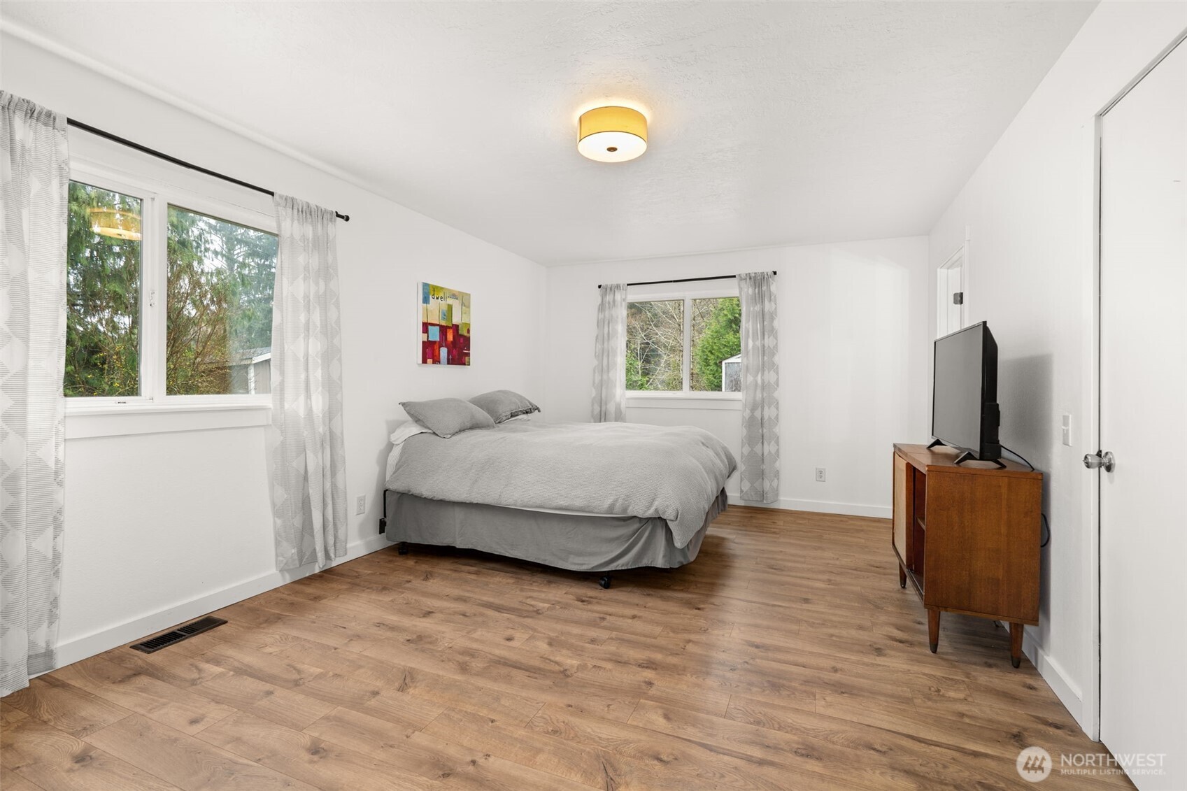 1346 W Third Street South Bend WA 98586