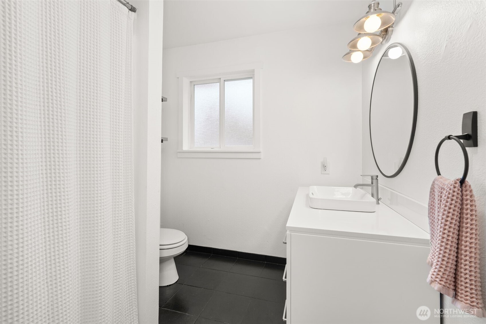 1346 W Third Street South Bend WA 98586