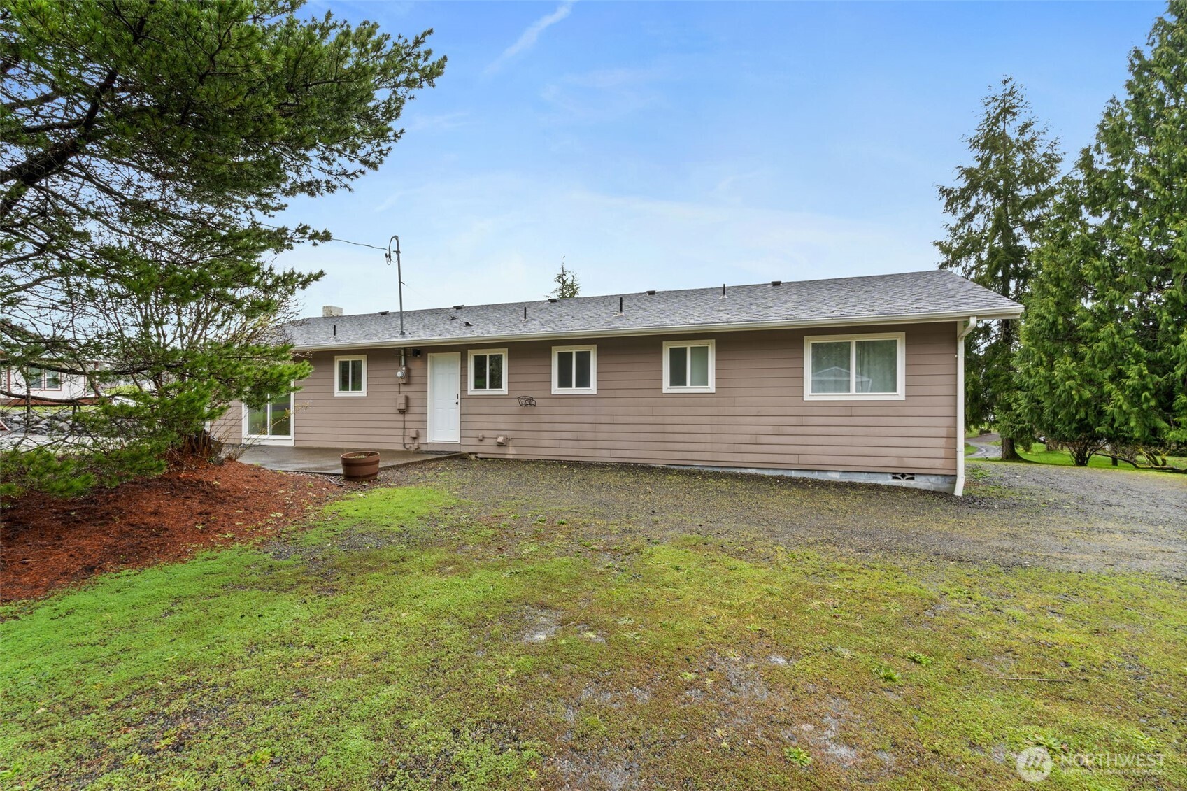 1346 W Third Street South Bend WA 98586