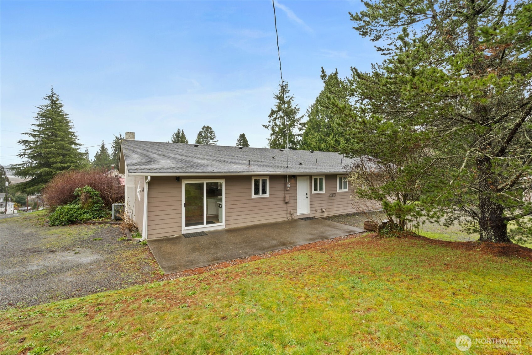 1346 W Third Street South Bend WA 98586