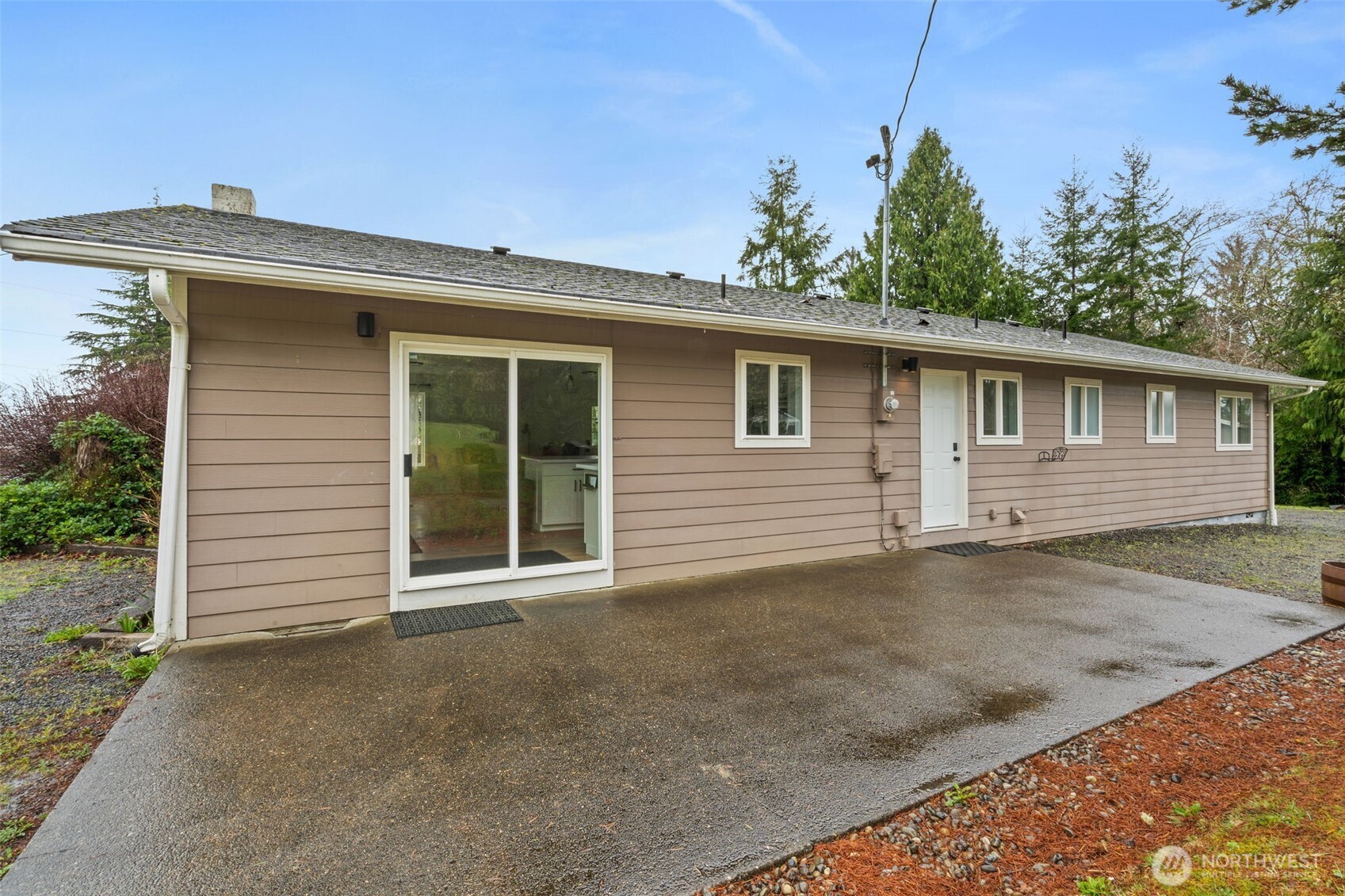 1346 W Third Street South Bend WA 98586