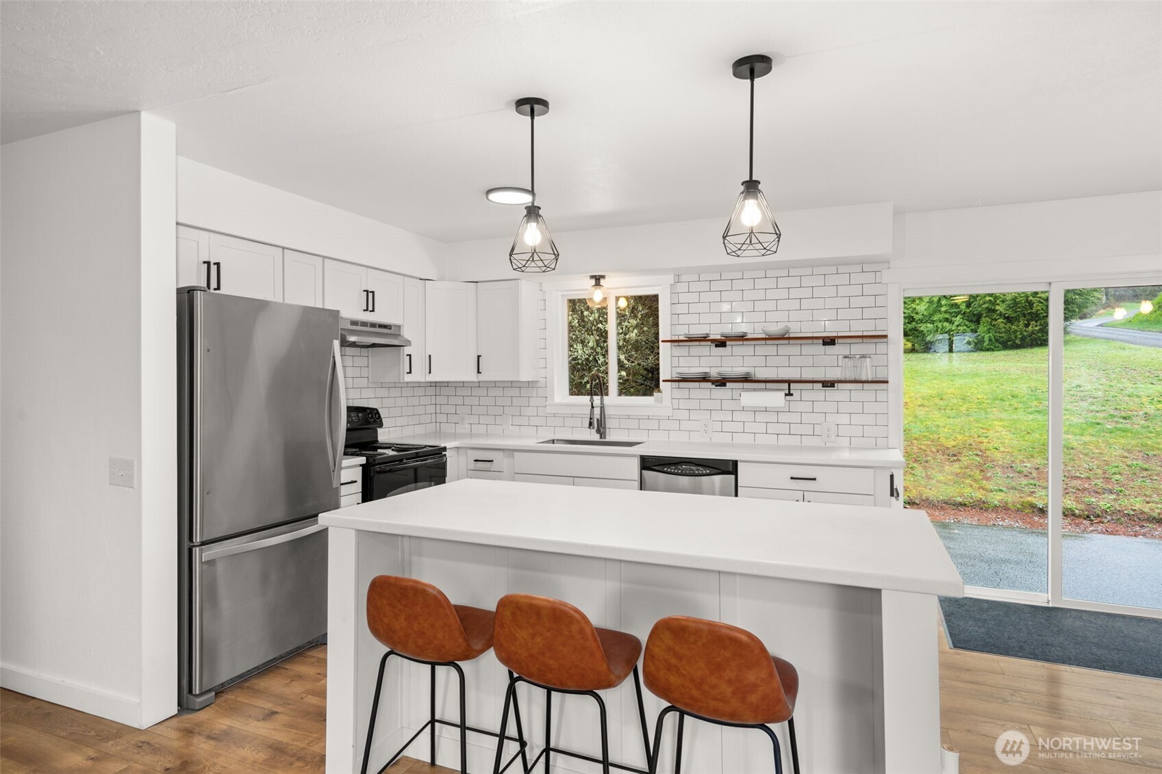 1346 W Third Street South Bend WA 98586