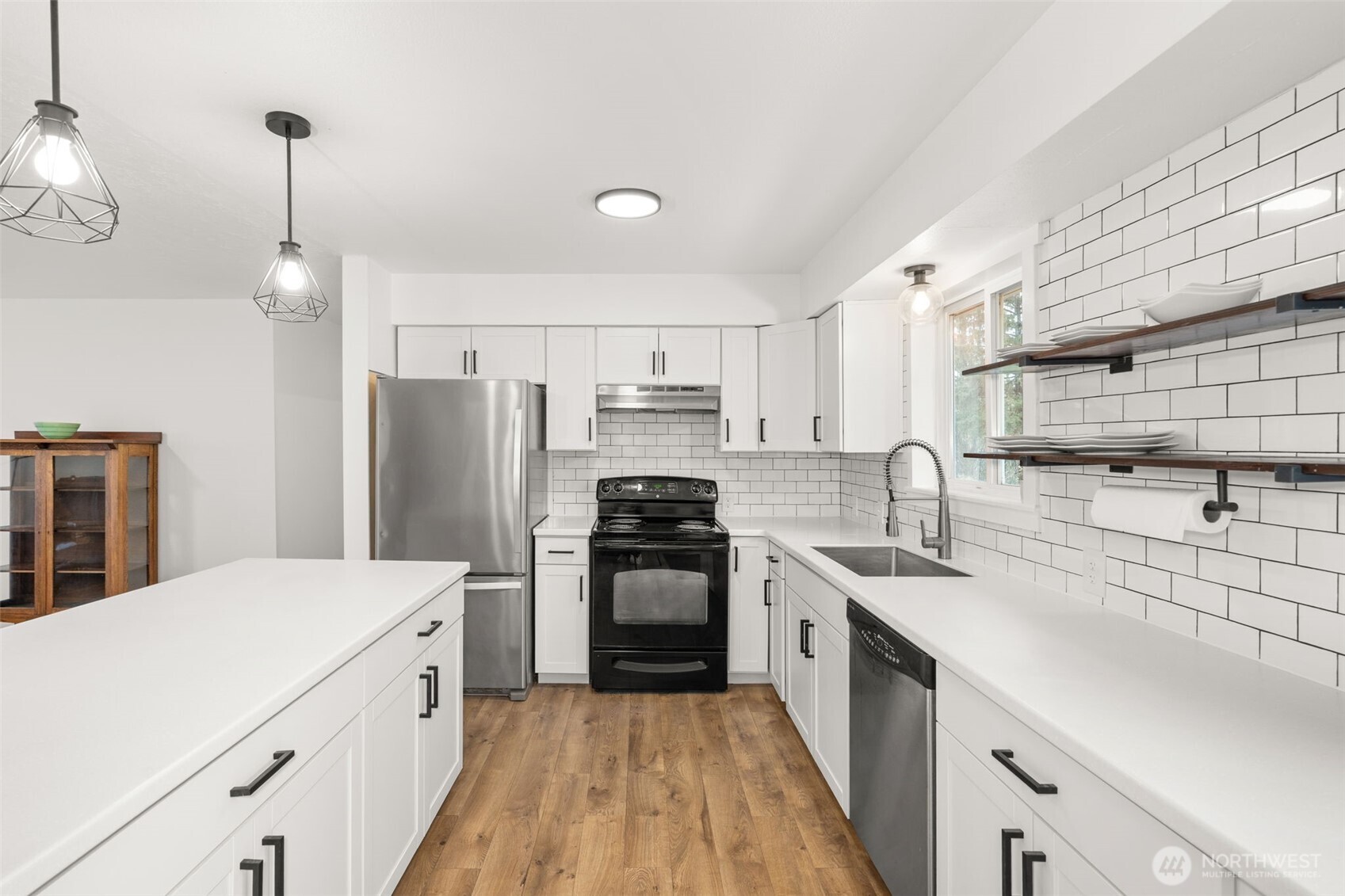 1346 W Third Street South Bend WA 98586
