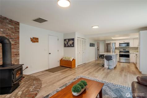 1989 NW Lucky Lane Silverdale WA 98383