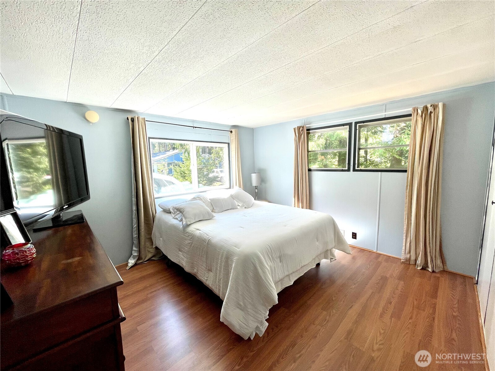 55 Paradise Lane Pacific Beach WA 98571