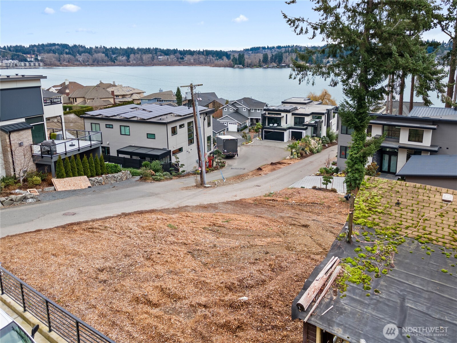 8329 NE Juanita Drive Kirkland WA 98034