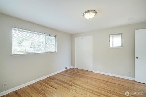 4045 29th Avenue W Seattle WA 98199