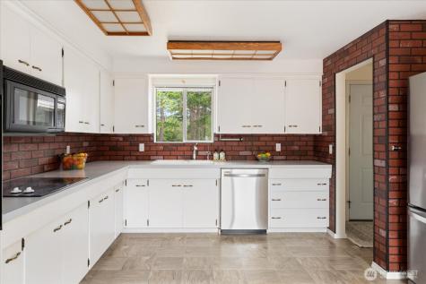 27540 Sr 20 Oak Harbor WA 98277