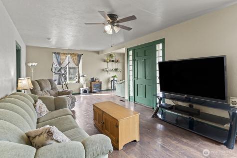 325 3rd Street Morton WA 98356