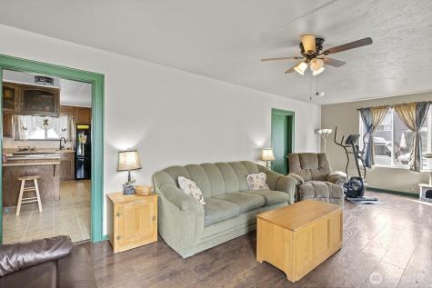 325 3rd Street Morton WA 98356