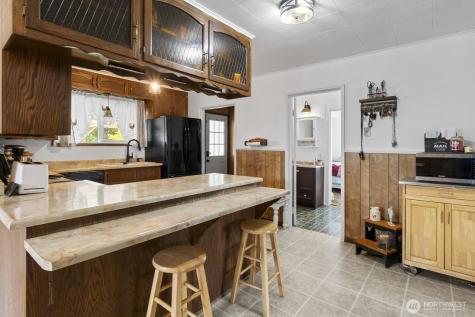 325 3rd Street Morton WA 98356