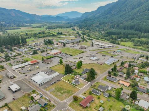 325 3rd Street Morton WA 98356