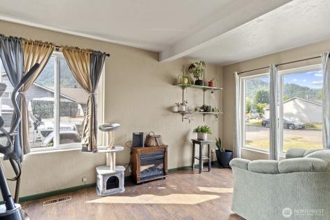 325 3rd Street Morton WA 98356