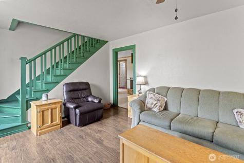 325 3rd Street Morton WA 98356