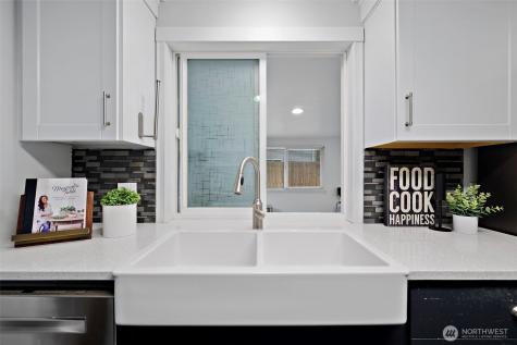 914 S 30th Place Renton WA 98055