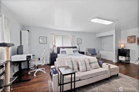 914 S 30th Place Renton WA 98055