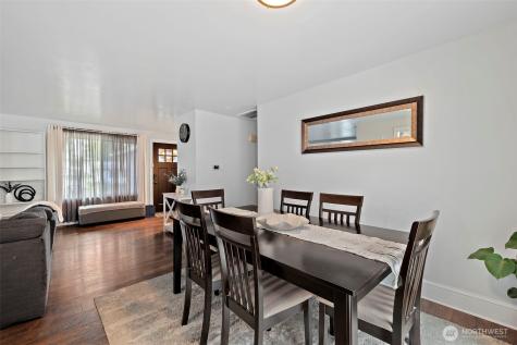 914 S 30th Place Renton WA 98055