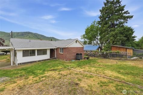 233 E Gibson Chelan WA 98816